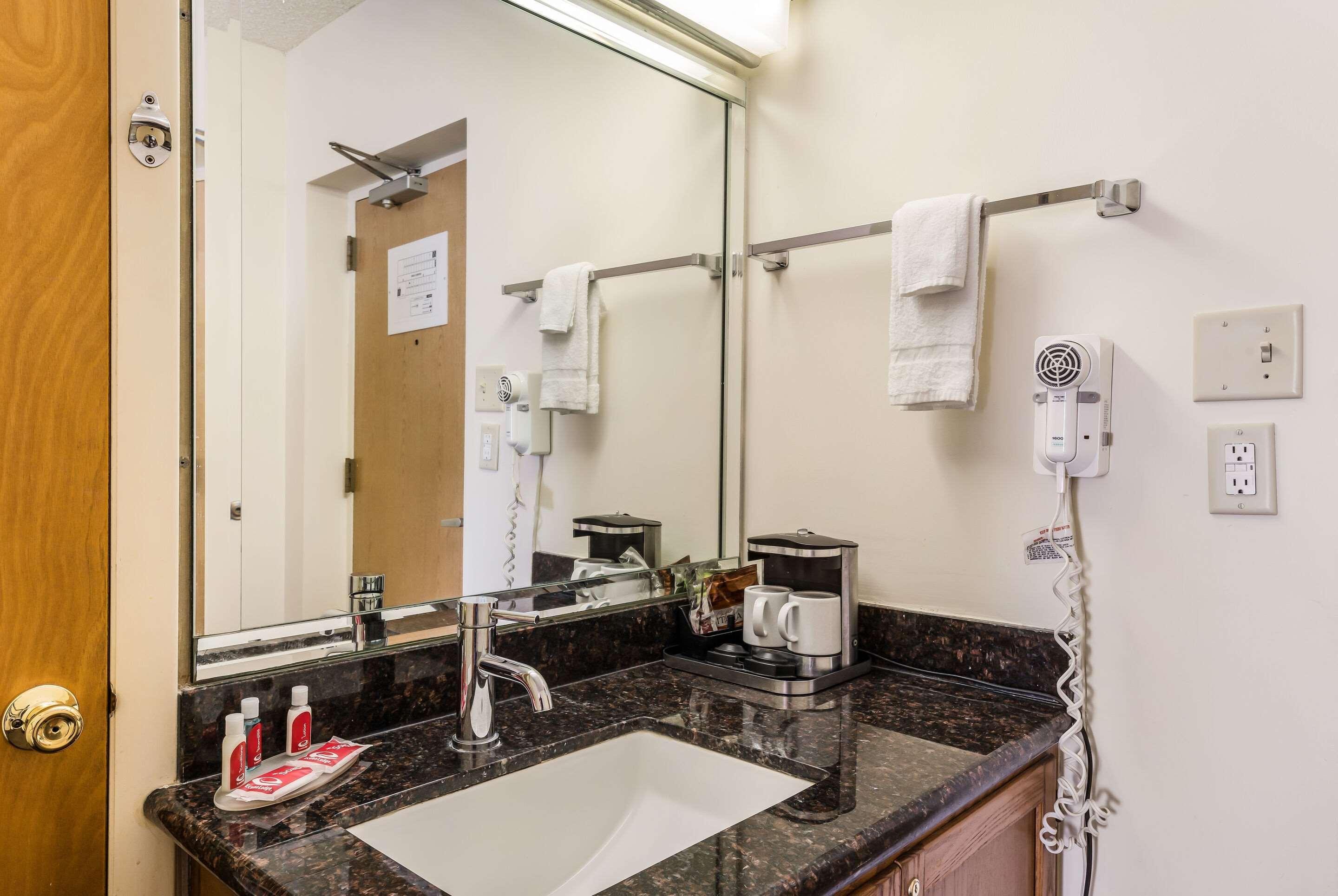 Econo Lodge Quakertown Ngoại thất bức ảnh